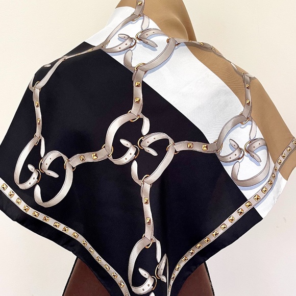 Gucci Logo Chains Color-Block Black Beige Silk Scarf with Gucci Gift Box - Picture 6 of 13